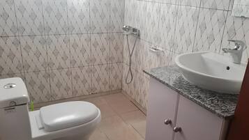 Room, 1 Bedroom, Balcony, Mountain View | Bathroom
