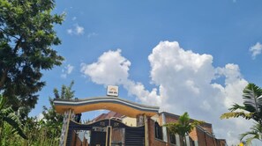 Room, 1 Bedroom, Balcony, Mountain View | Depan hartanah