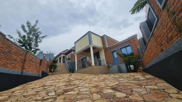 Habitació, 1 dormitori, balcó, vistes a la muntanya | Façana frontal de l'allotjament