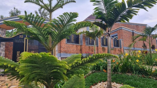 Room, 1 Bedroom, Balcony, Mountain View | Bahagian luar