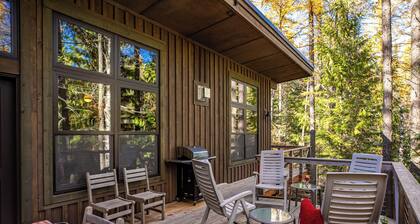 Tranquil Creekside Cabin