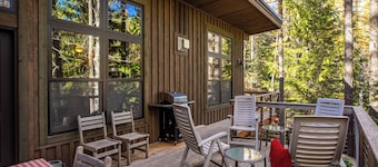Tranquil Creekside Cabin