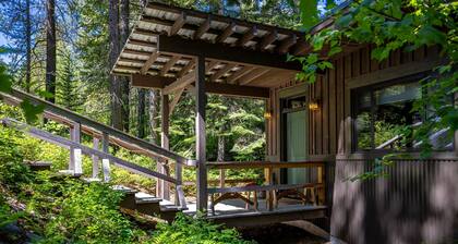 Tranquil Creekside Cabin