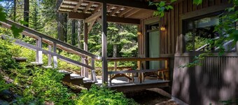 Tranquil Creekside Cabin