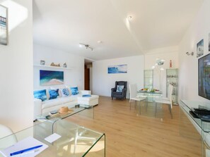 TV - The LightHouse by Interhome (Albufeira)