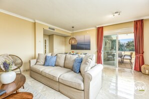 TV - Valery | Apartment in Ojen (Ojen)