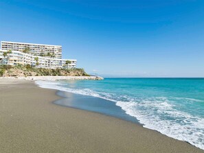Una spiaggia nelle vicinanze