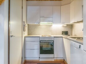 Køleskab, mikrobølgeovn, opvaskemaskine, brødrister