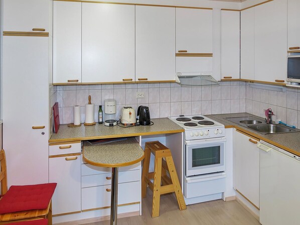 Fridge, microwave, toaster, cookware/dishes/utensils