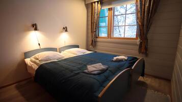 3 makuuhuonetta, silitysrauta/-lauta, internet