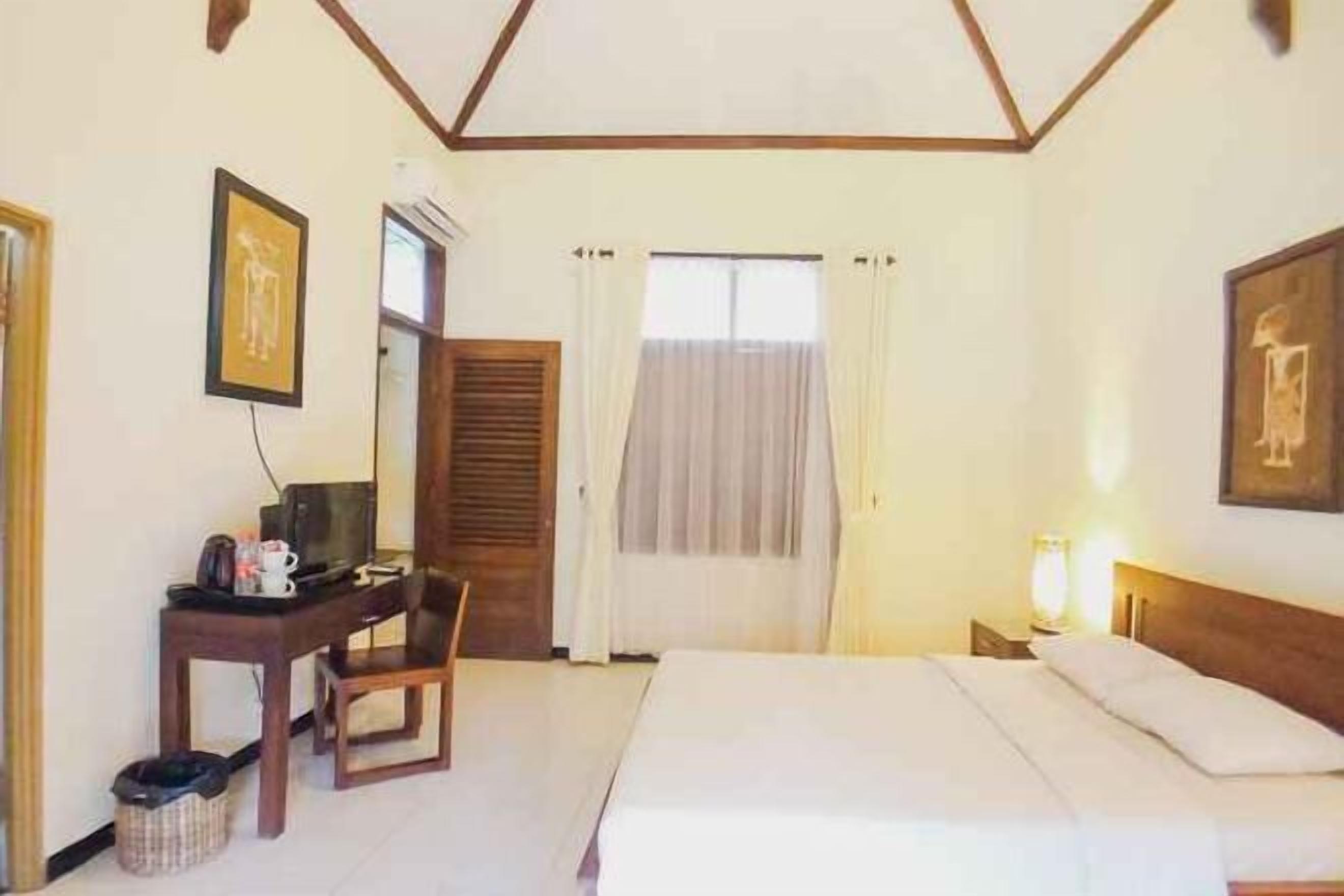 Meja kerja, Wi-Fi gratis, dan seprai linen