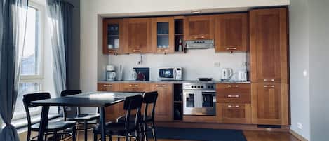 Fridge, microwave, oven, stovetop