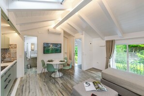 AGAVE APARTMENT | Living area | Computer monitors - AGAVE B&B (Vico Equense)