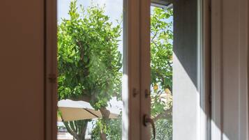 Camera Ischia | Minibar, desk, blackout drapes, soundproofing