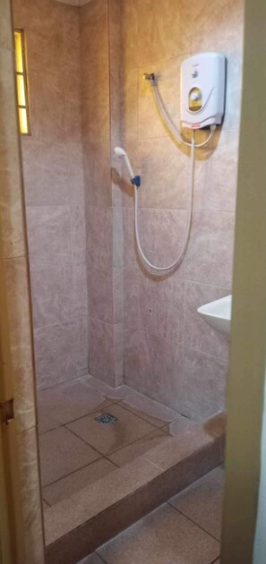 Bathroom - OYO 1026 Evita Hotel Bacoor (Bacoor City)
