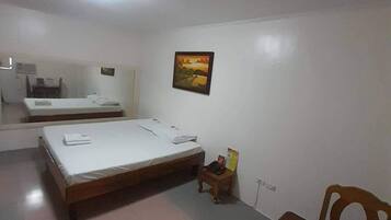 مكتب وواي فاي مجانًا وملاءات أسرّة