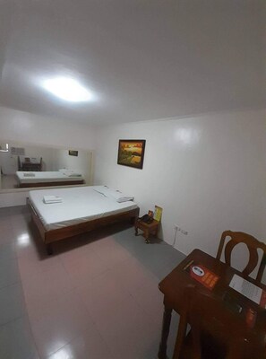 Standard Double Room | Desk, free WiFi, bed sheets - OYO 1026 Evita Hotel Bacoor (Bacoor City)