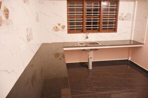 Superior Villa | Private kitchen - Hotel Airavata (Madikeri)