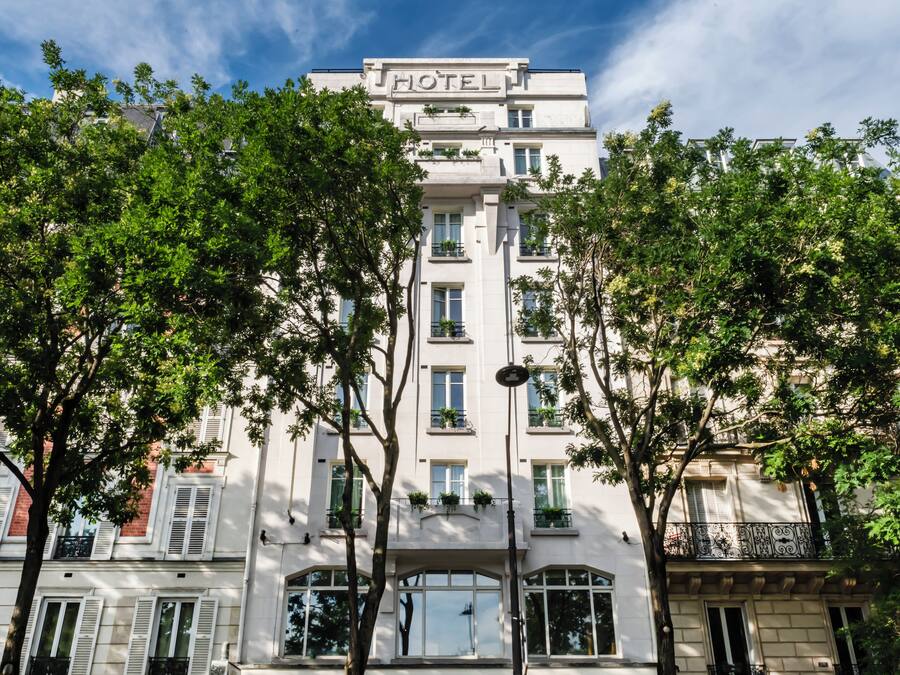 Vista frontal de la propiedad