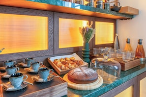 Desayuno buffet todos los días (con cargo) 