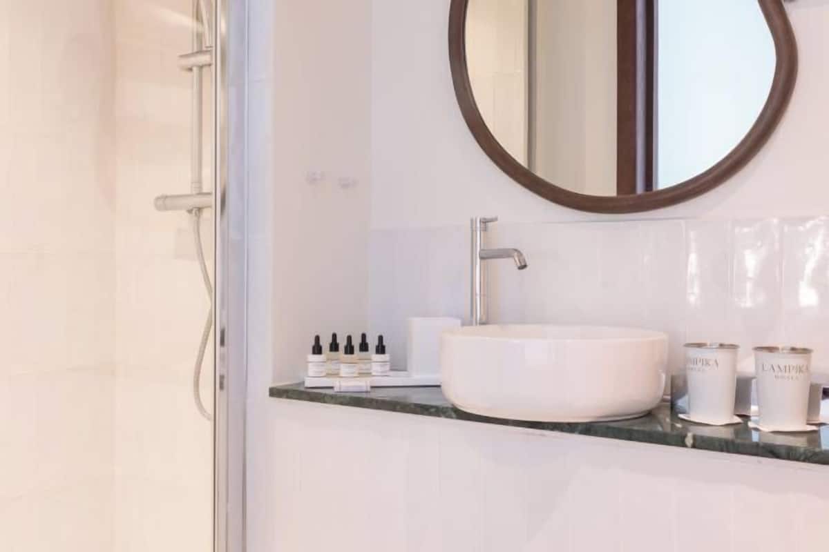 Bathtub, deep-soaking bathtub, hair dryer, bathrobes