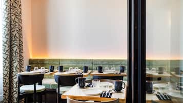 Colazione a buffet, servita tutte le mattine (15 EUR a persona)