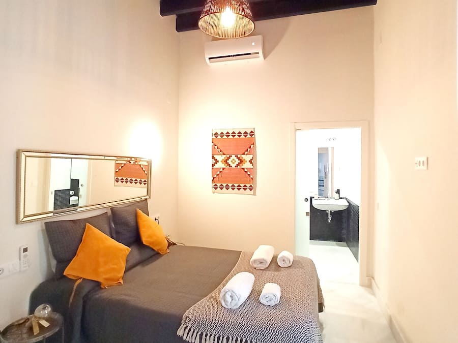 Premium Apartment | Individually decorated, individually furnished, free WiFi, bed sheets