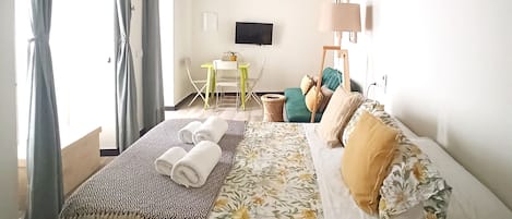 Estudio básico | Decoración individual, mobiliario individual, wifi gratis y ropa de cama