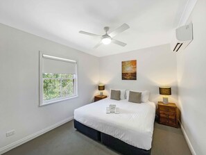 2 bedrooms, iron/ironing board, internet, bed sheets