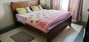 3 bedrooms, iron/ironing board, free WiFi, bed sheets - 3 Bed Home In Kampala (Kampala)