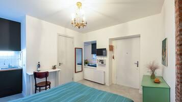 1 habitación, tabla de planchar con plancha, wifi gratis y ropa de cama