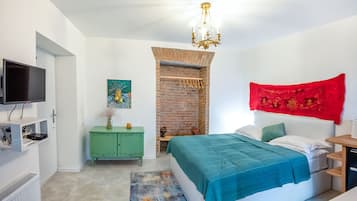 1 habitación, tabla de planchar con plancha, wifi gratis y ropa de cama