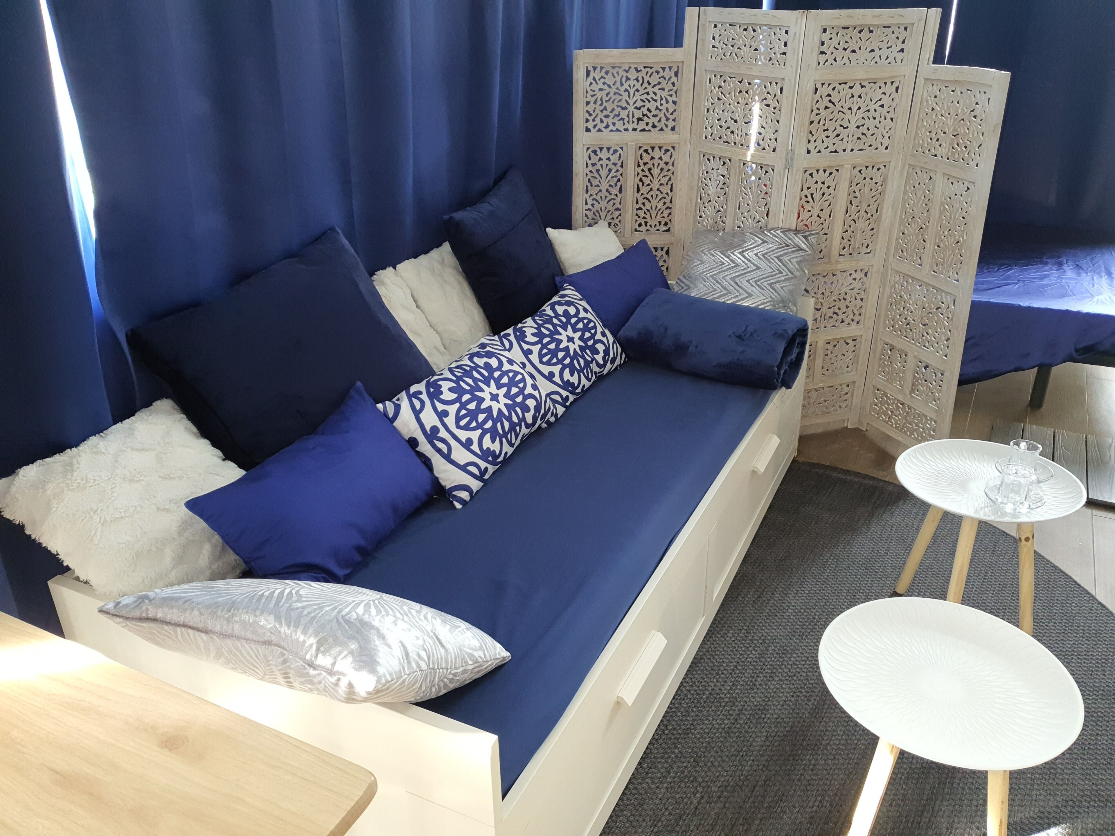 1 slaapkamer, een bureau, geluiddichte muren