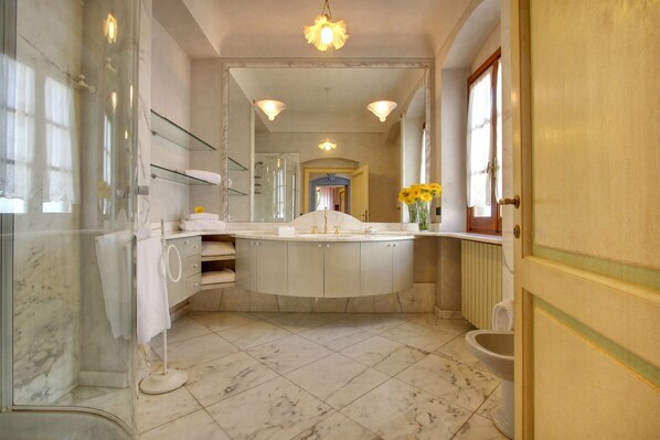 Dusche, Bidet