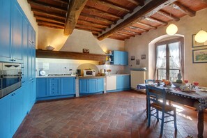 Fridge, microwave, oven, dishwasher - Villa Chiara - Homelike Villas (Greve in Chianti)