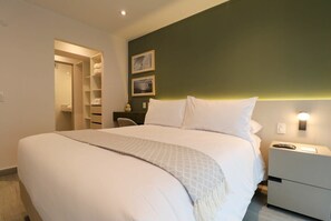 2 dormitorios, escritorio, tabla de planchar con plancha y wifi