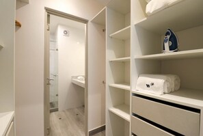 Bruser, hårtørrer, håndklæder