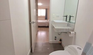 Shower, hair dryer, towels - Charming 2BR, 2 Bath Apartment (San Isidro)