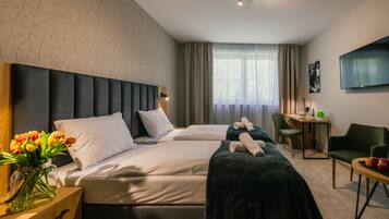 Kahden hengen premium-huone (kaksi sänkyä) | Minibaari, tallelokero huoneessa, työpöytä, pimennysverhot