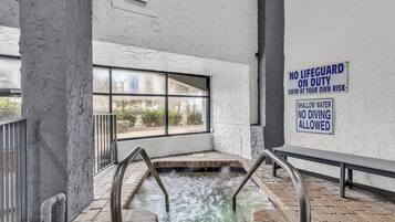 Indoor spa tub