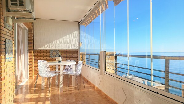 Outdoor dining - Mar y Luz Eco Apartment Fuengirola (Fuengirola)
