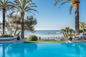 Outdoor pool - La Villa Mauresque (Saint-Raphaël)