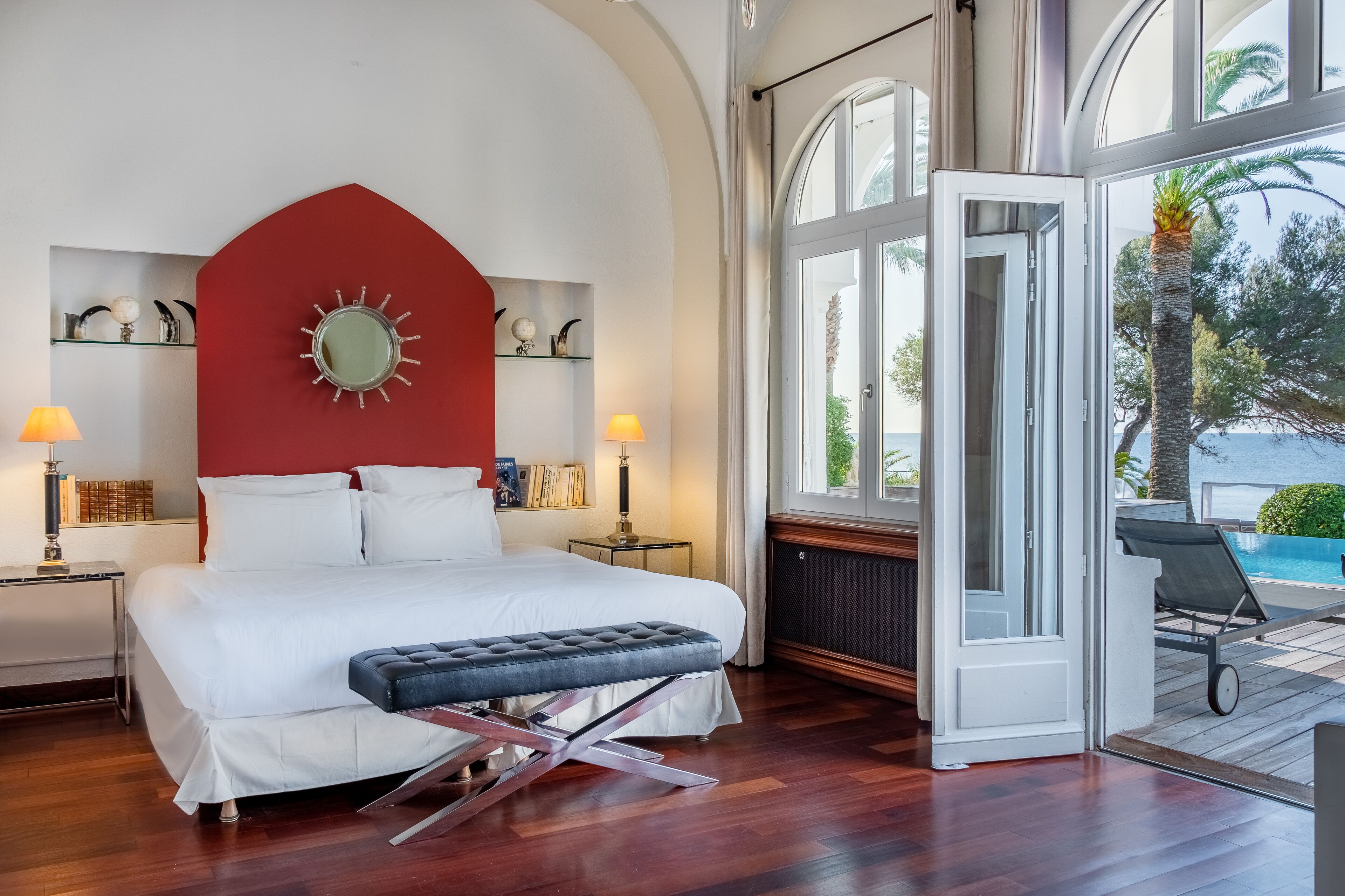 8 slaapkamers, een kluis op de kamer, een strijkplank/strijkijzer