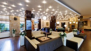 Lobby-lounge