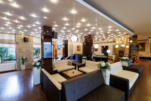 Lobby lounge - Green Wood Hotel & SPA (Razlog)