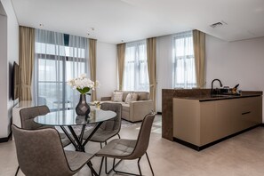 Deluxe Apartment | Dining room - Waves - Impressive 1BR Apartment Close to Burj Khalifa  (Dubai)