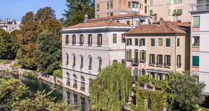 TV Vintage@The River