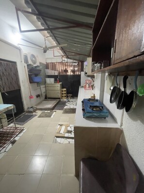 Fridge, microwave, toaster, blender - Cosy 1 bedroom apartment ganjoni,Mombasa. (Mombasa)