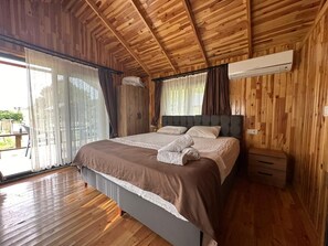 Classic Tree House, 1 Bedroom, Valley View | Individually decorated, desk, free WiFi, wheelchair access