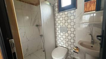 Classic-Baumhaus, 1 Schlafzimmer, Talblick | Badezimmer